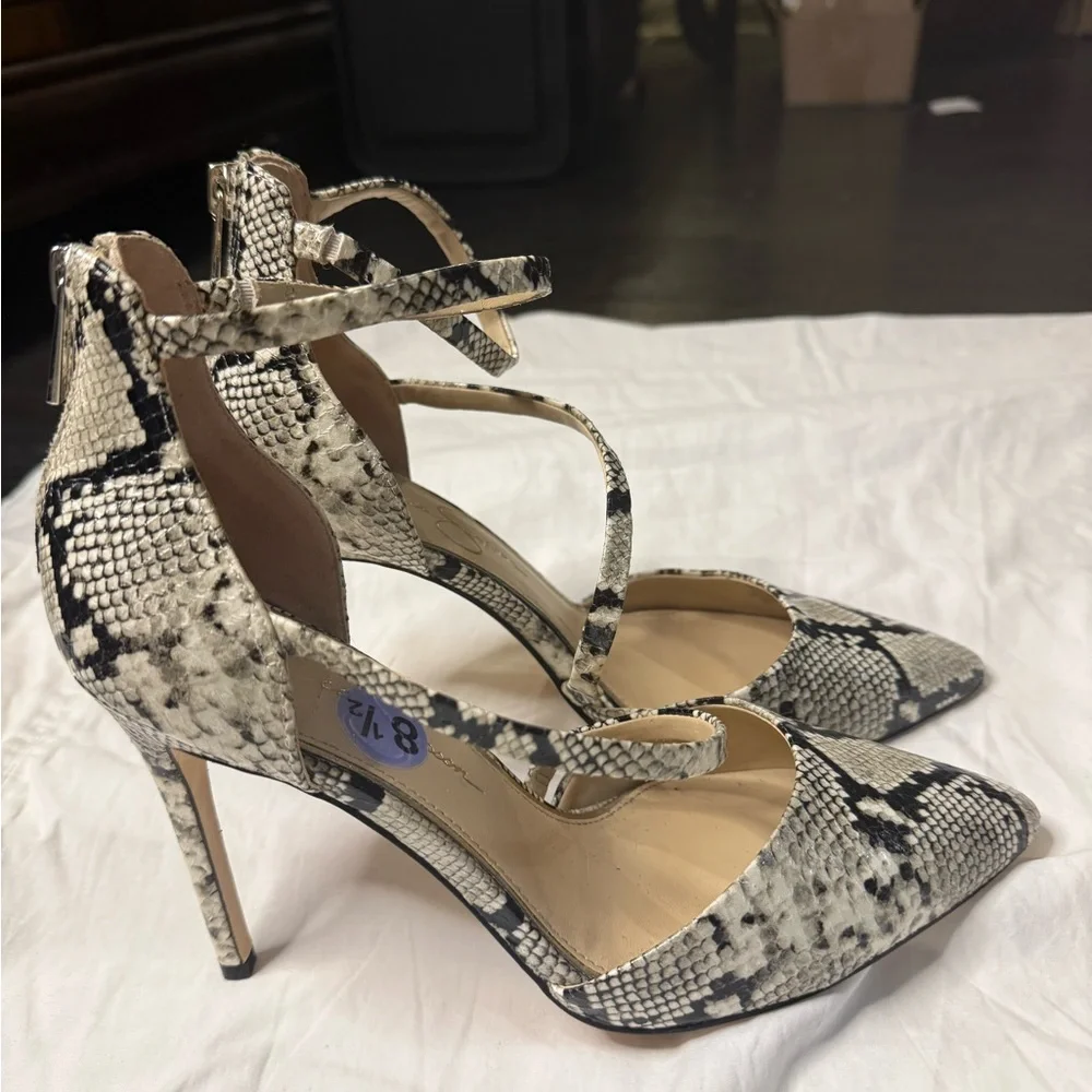 Jessica Simpson Black and Cream Snakeskin‎ Heels size 8.5 formal date night sexy